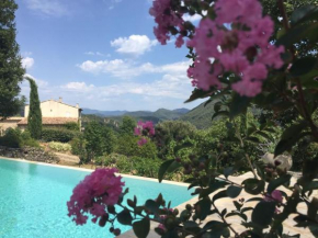 Gîte en Cévennes du sud, bergerie restaurée au rez de jardin d'une bastide avec piscine, vue exceptionnelle, authenticité et confort